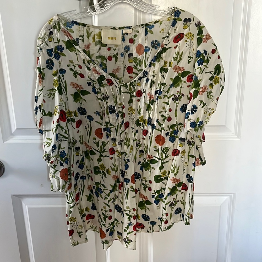 Beautiful Anthropologie blouse!